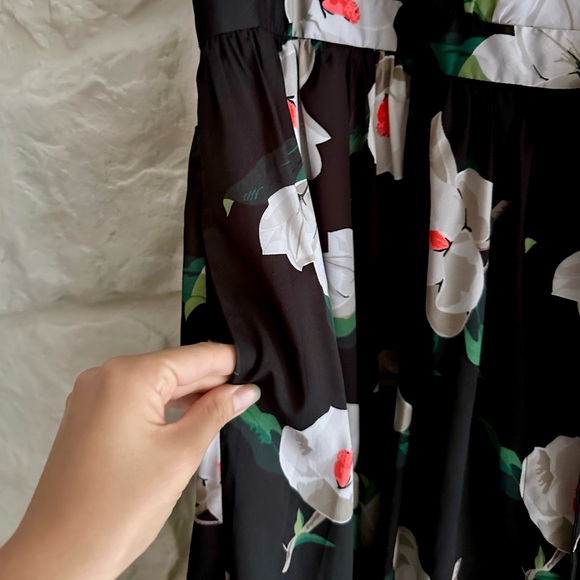 Banana Republic Floral midi pocket dress with tie waist NWOT - Picture 3 of 4